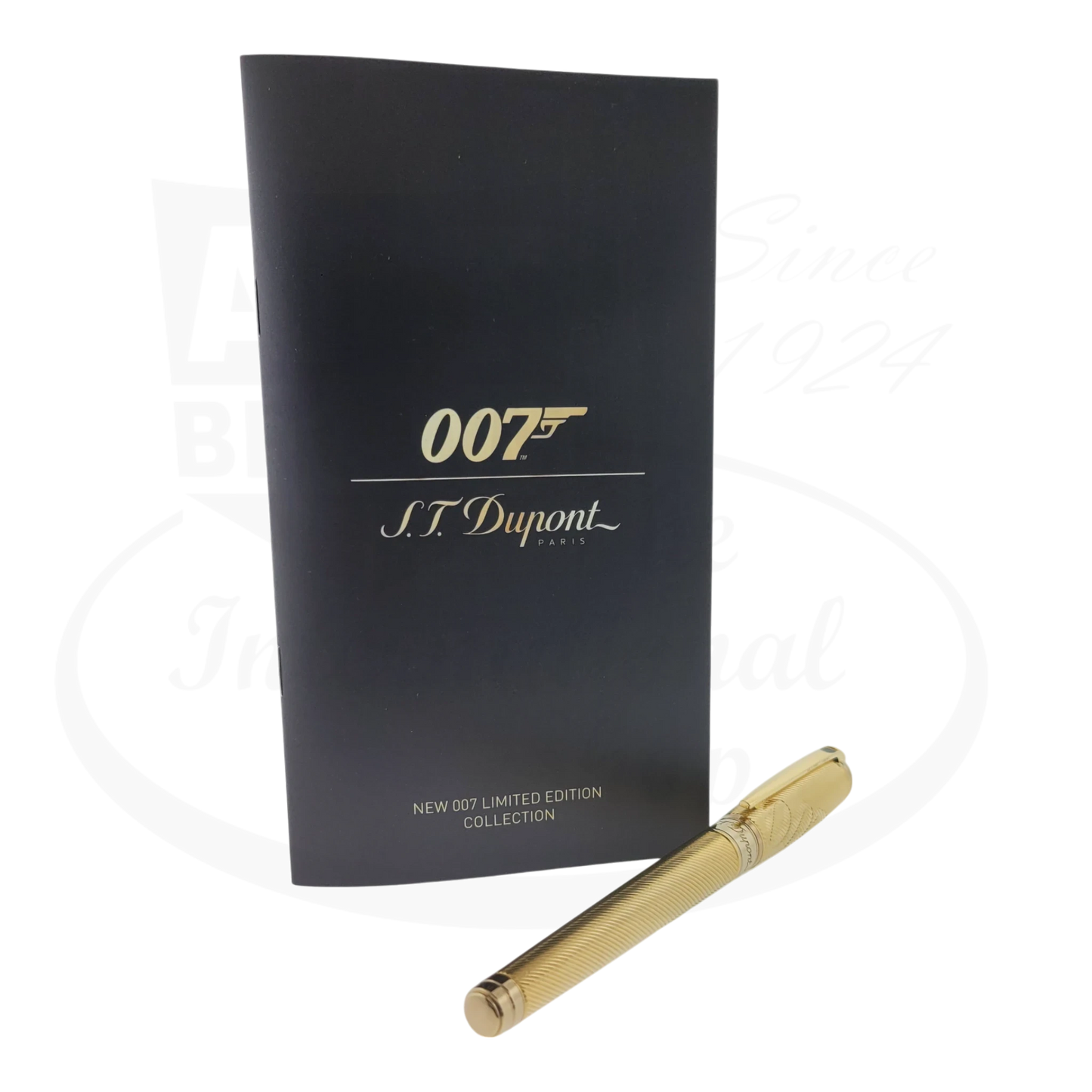 S.T. Dupont Limited Edition 007 Fountain Pen placed next to the official 007 limited edition booklet, highlighting its exclusive branding.